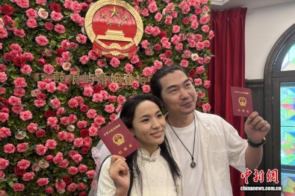 天成配资 （活力中国调研行）从一纸婚书到一串消费链 “甜蜜经济”再添新温